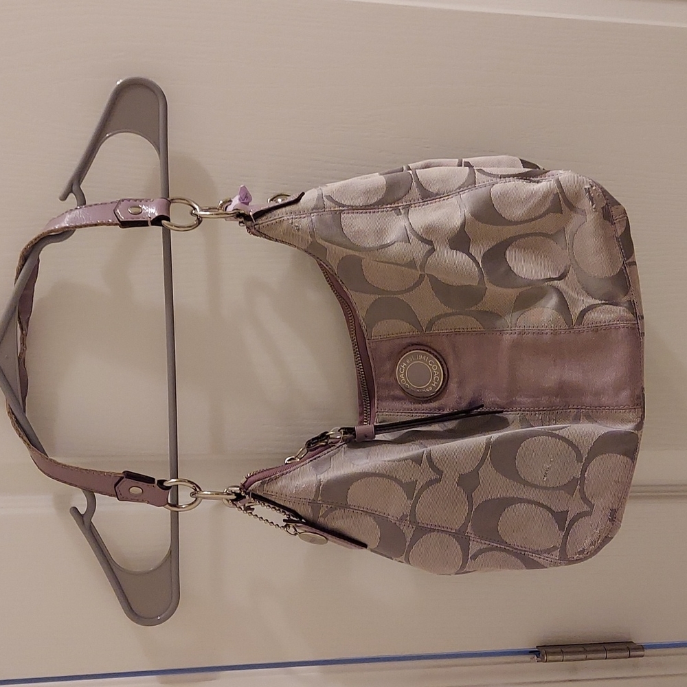 Cute! GUC Coach Lavendar Purse